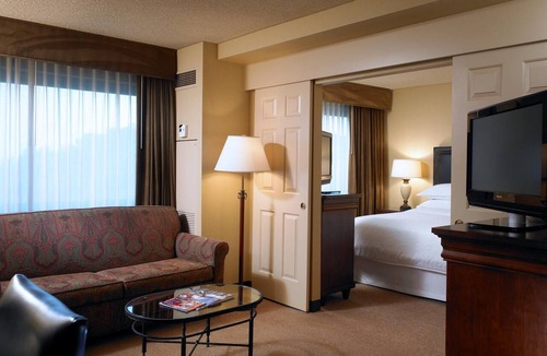 Bonita Hotel | Sheraton Fairplex Suites & Conference Center