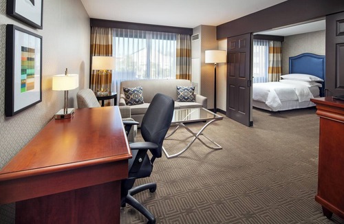 Bonita Hotel | Sheraton Fairplex Suites & Conference Center
