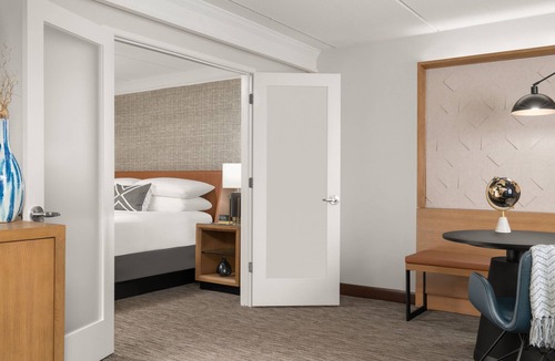 Brookfield Hotel | Sheraton Milwaukee Brookfield Hotel