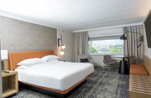 Downtown Niagara Falls Hotel | Sheraton Niagara Falls