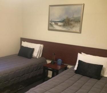 Sherborne Street Hotel | Sherborne Motor Lodge