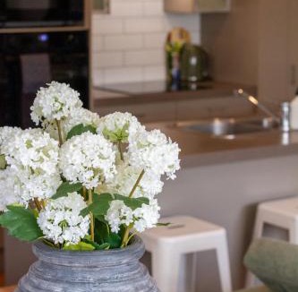 Edgeware Apartment | Sherborne Secure Townhouse with Double Garage