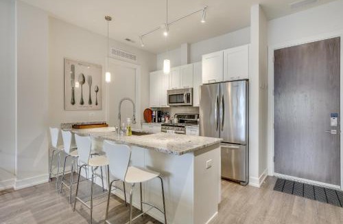Sheridan Park Apartment | Sheridan Park Stunner! No Matter if You Are in Town for Business or Fun This Property Has You Covered apts