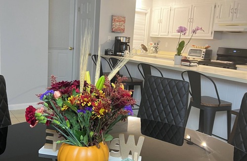 Marblehead House | Sherizee Home close to beach and 3 miles to Salem's Haunted happenings