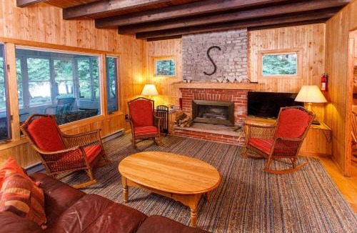 Idlewild House | Sherwood Point Shores by Simple Life Rentals