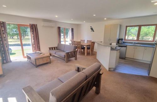 Hanmer Springs House | Sherwood Ranch Cottages - 403 Woodbank Road