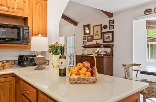 Southside House | Sherylee's Poolside Retreat - Team Joseph Ellen