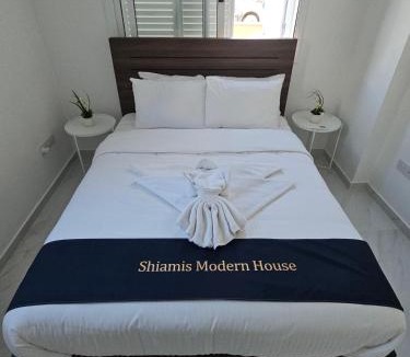 Paphos Apartment | Shiamis Modern House