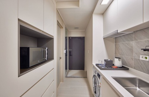 Yeongdo Hotel | Shift Door Residence Hari