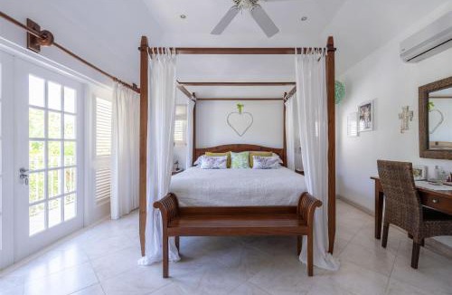 Little Battaleys Villa | Shimmers, stunning, stylish West Coast Villa