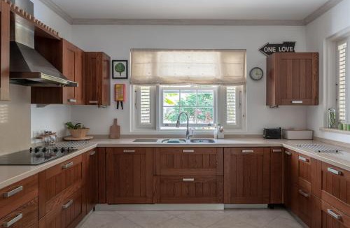 Little Battaleys Villa | Shimmers, stunning, stylish West Coast Villa