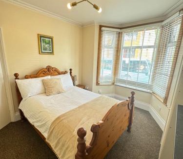 Gillingham Villa | Shine Lodge