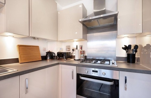 Shinfield House | Shinfield Studio Luxury Stay - 2 Parking - 20% Off