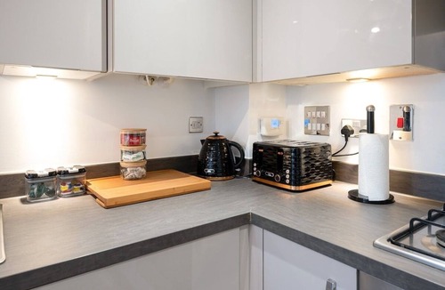 Shinfield House | Shinfield Studio Luxury Stay - 2 Parking - 20% Off