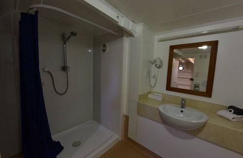 Waitomo Caves Boat Rental | Ship Endeavour Unit (non balcony) Waitomo Woodlyn Park