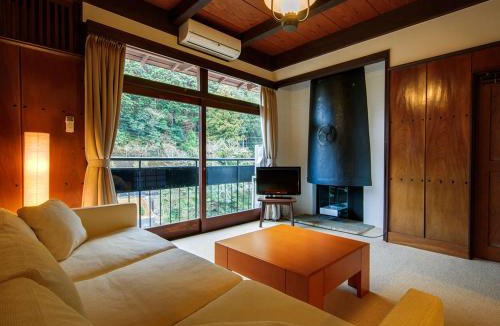 Izu Hotel | Shirakabe