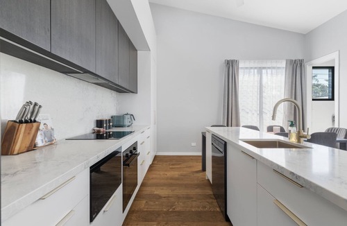 Marks Point House | Shiraz at Marks Point: Lovely 2-Bed Villa