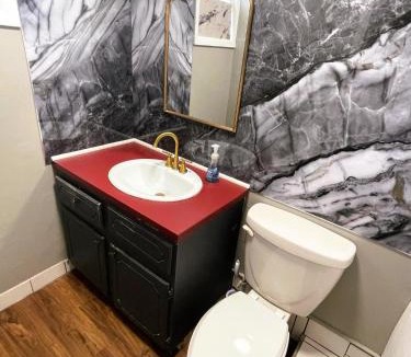 Bridgeland Apartment | Shiraz Suite