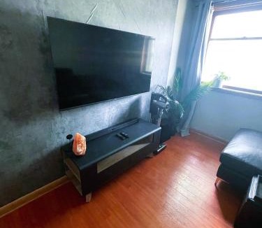 Bridgeland Apartment | Shiraz Suite