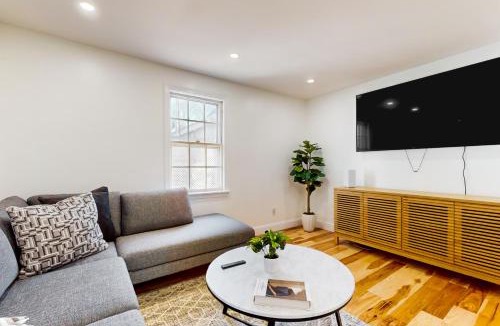 Everett House | Shop, Dine, Unwind! Gateway to Boston Sights