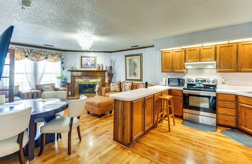 Greenbrier East House | Shop, Golf & Explore: Family Home in Chesapeake!