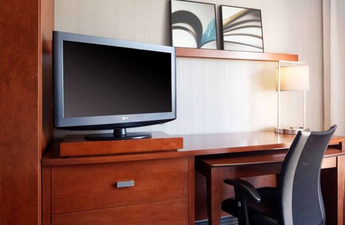 Brookfield House | Shopping and Dining in Village of Wauwatosa! Pets Allowed, Swimming Pool!