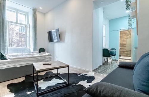 Mariahilf Apartment | Shopping Paradise 9BR Complex Ideal for 22 People