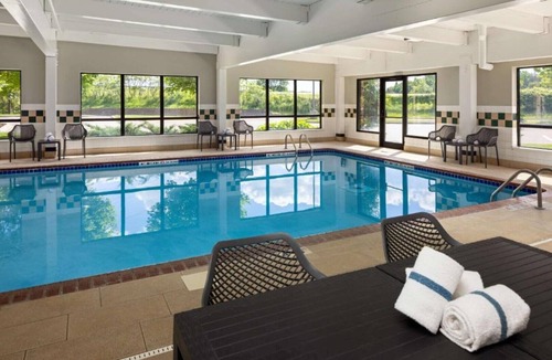 Maple Grove House | Shops, golf, and the outdoors in Maple Grove