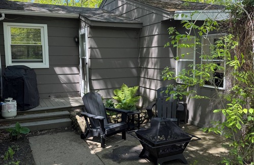 Ashtabula Apartment | Shore Cliff Cottages Unit 5