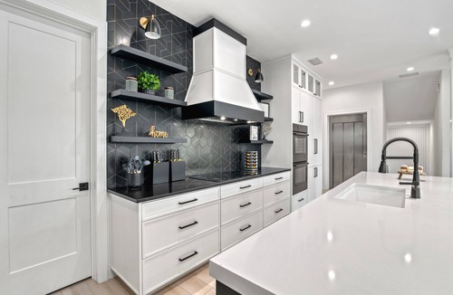 Sarasota House | Shore is Something | 5000sqft, Walk to Lido Beach, Bike to St Armand Circle