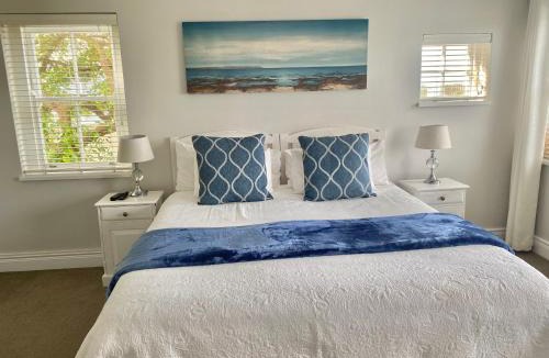 Sandbaai House | Shore's Edge Luxury Oceanfront Home