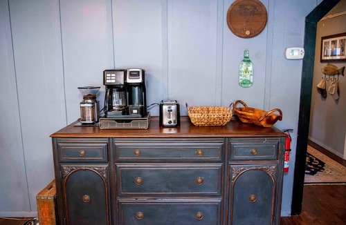 Hammondsport House | Shore Thing Waneta Lakefront Cottage