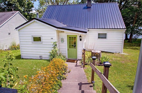Hammondsport House | Shore Thing Waneta Lakefront Cottage