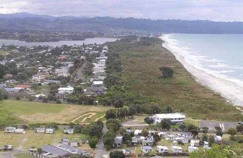 Bowentown Condo | Shorebreak Beach Retreat