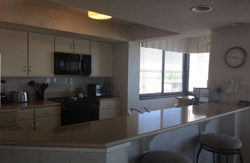 Crescent Beach Condo | Shoreham Towers II - Corner Unit - Wrap-around Ocean Views