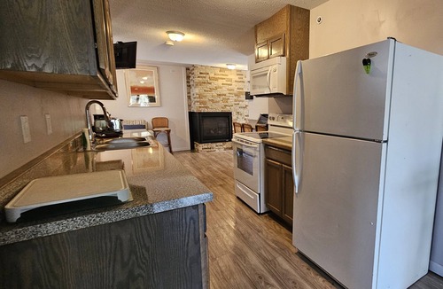 Confluence House | Shoreline Estates - Upper Apt Room C