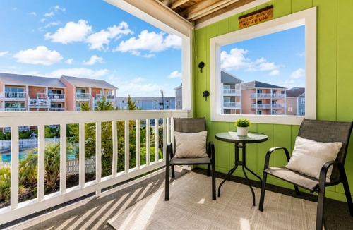 North Carolina Coast Condo | 🏖️ Shoreline Hideaway . Pool . Steps to Beach . Sleeps 4