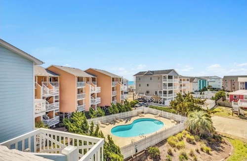 North Carolina Coast Condo | 🏖️ Shoreline Hideaway . Pool . Steps to Beach . Sleeps 4