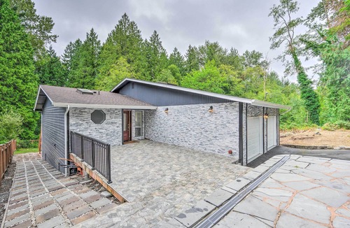 Shoreline House | Shoreline Home w/Deck ~ 14 Mi to Downtown Seattle