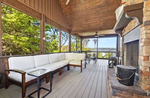 Rogers House | Shoreline Splash-Easy Access to Beaver Lake-Kayaks