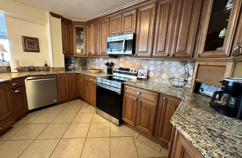 Holiday Isle Condo | Shoreline Towers 2076 (sleeps 7) Beach Setup Included (March 1-October 31)