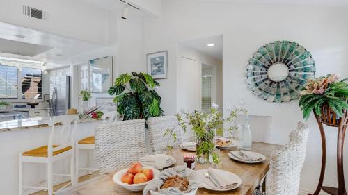 Balboa Peninsula House | Shoreline Villa by AvantStay