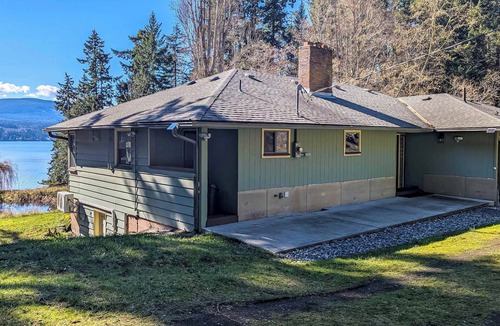 Sequim House | Shores A Tranquil Private Haven Right on the Beach