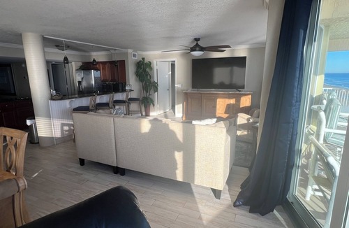 Daytona Beach Shores Condo | Shores Club 407-Owner Managed-Pool-Available weekly 8/29-9/12; 9/19-26; 10/3-10