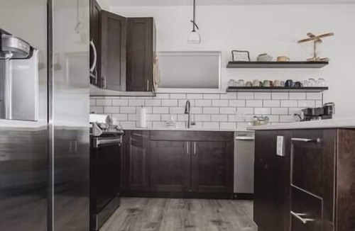 Ottertail House | Shoreside 4b/4b walkout retreat with perfect sand