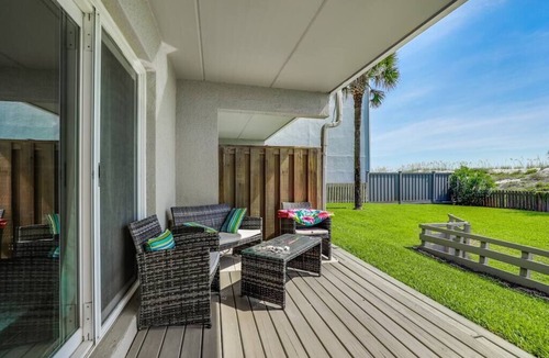 Jacksonville Beach Villa | Short Board on Jax Beach