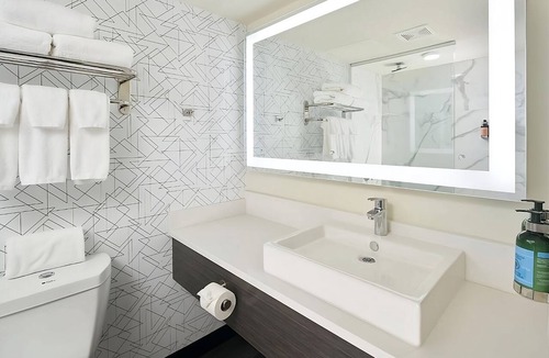 Riverside Hotel | Short Drive to Spokane Convention Center! 3 Modern Units, Pet-Friendly