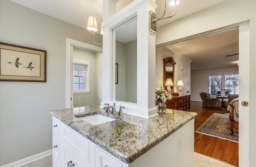 Secretary House | Short drive to Downtown Cambridge | Private Dock | Sleeps 22 | Pool | Hot Tub |
