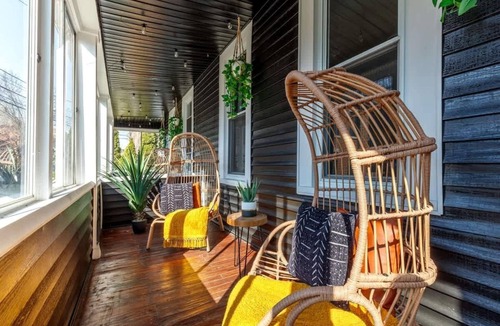 Italian Village House | Short North/Downtown | Steps to High St | Walk to Convention Ctr | Free Parking