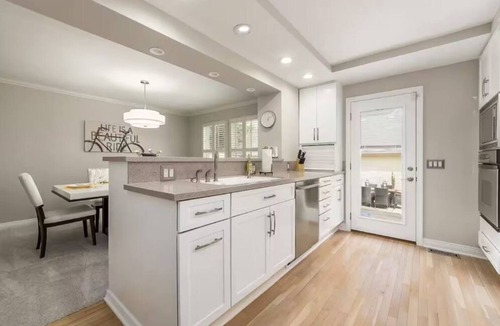 Downtown Columbus House | Short North Home 4BR w/backyard- 2 car garage in very safe neighborhood